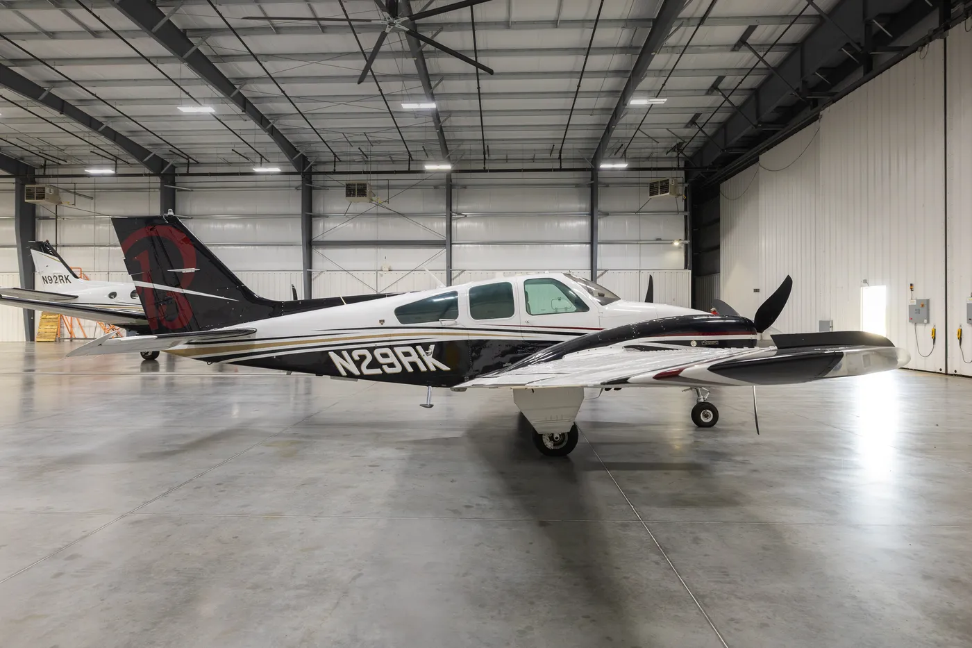 Baron 55 (N29RK) at Jefferson City Flying Service — photo 2