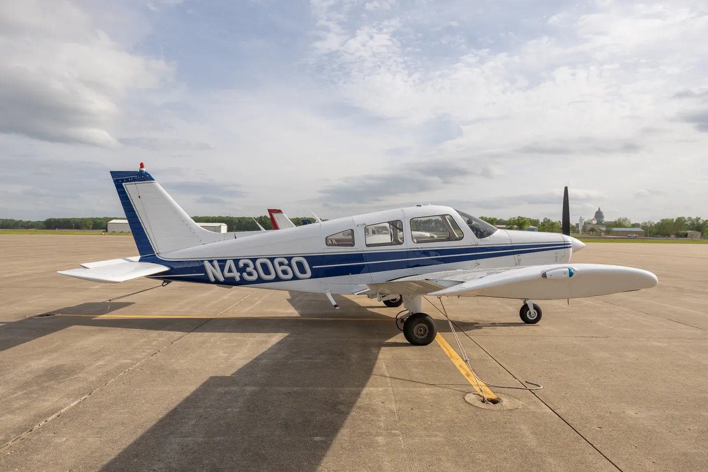 Piper PA-28 Warrior (N43060) at Jefferson City Flying Service — photo 2
