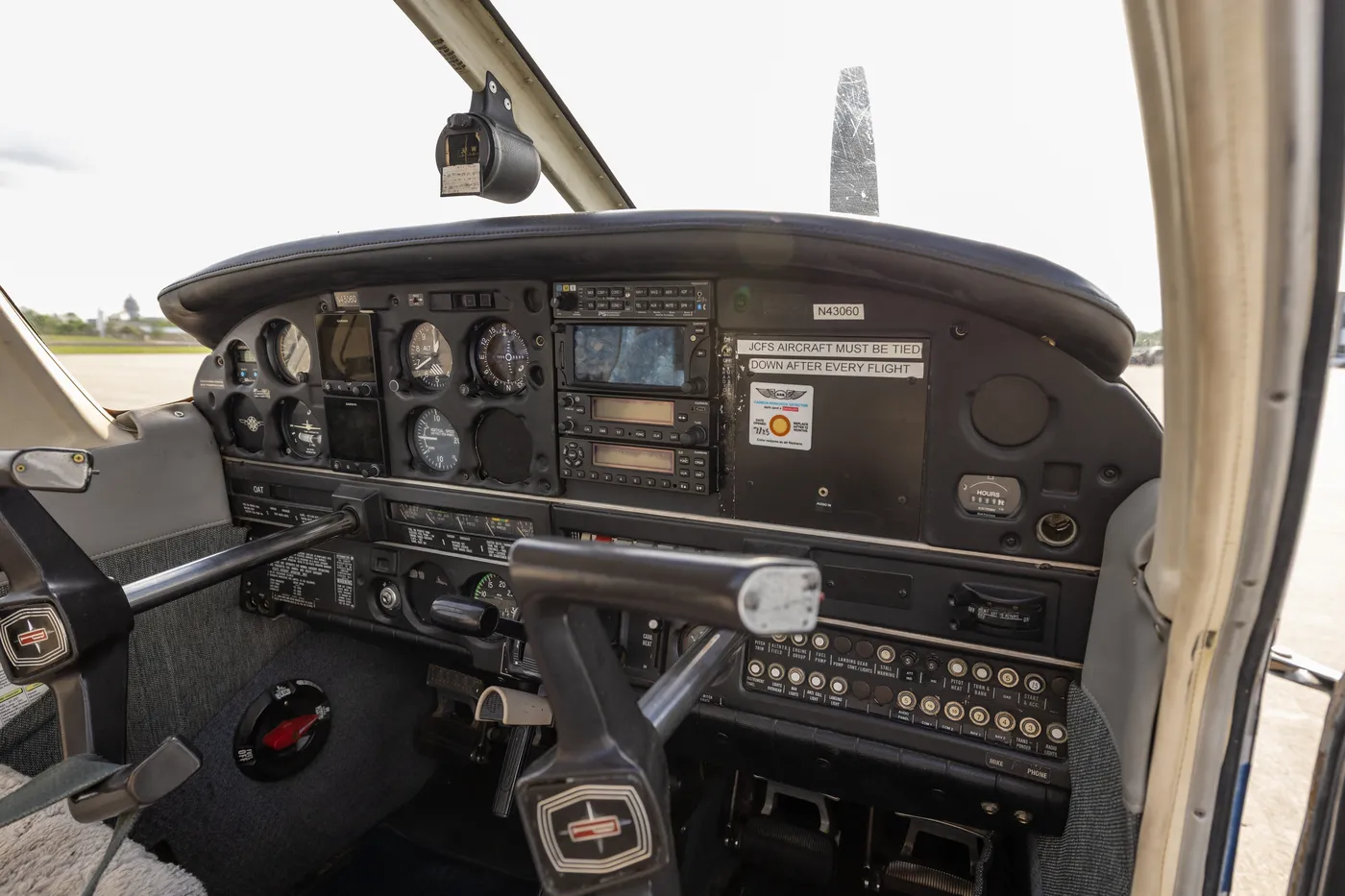 Piper PA-28 Warrior (N43060) at Jefferson City Flying Service — photo 3